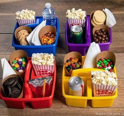 Kid Movie Night Snacks, Ideas For Movie Night, Family Movie Night Snacks, Movie Night Box, Movie Theater Snacks, Movie Night For Kids, Movie Night Food, Movie Night Birthday Party, Snack Trays