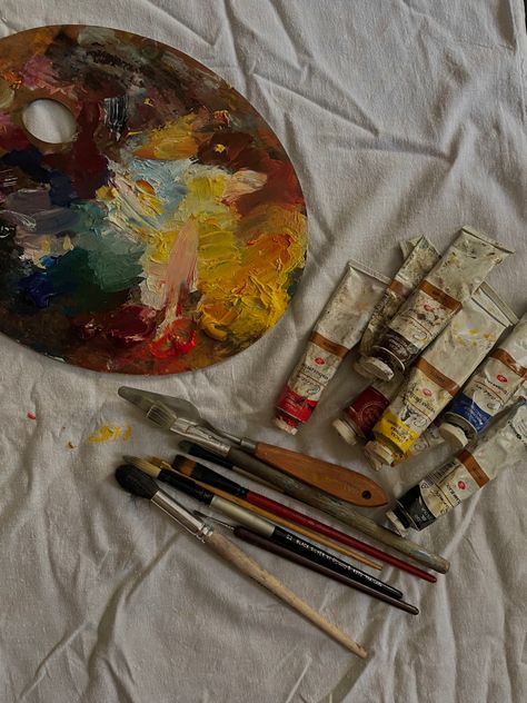 Drawing Painting Aesthetic, Drawing Vibes Aesthetic, Aesthetic Painting Set Up, Paintress Aesthetic, Messy Painter Aesthetic, Hobby Drawing Aesthetic, Pfp For Artist, Painting Asthetic Picture, Aesthetic Pictures Painting