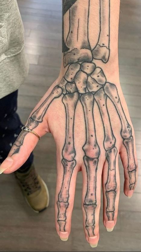 Bone On Hand Tattoo, Bone Hand Tattoo, Skeleton Hand Tattoos, Skeleton Hands Drawing, Hand Tatto, Skeleton Arm, Arm Bones, Skull Hand Tattoo, Skeleton Drawings