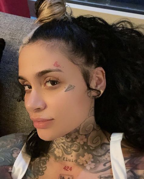 Kehlani Face, Kehlani Tattoos, Kehlani Tattoo, Rnb Aesthetic, Horrible Tattoos, Master Tattoo, Face Tattoos For Women, Kehlani Parrish, Tattoos Aesthetic