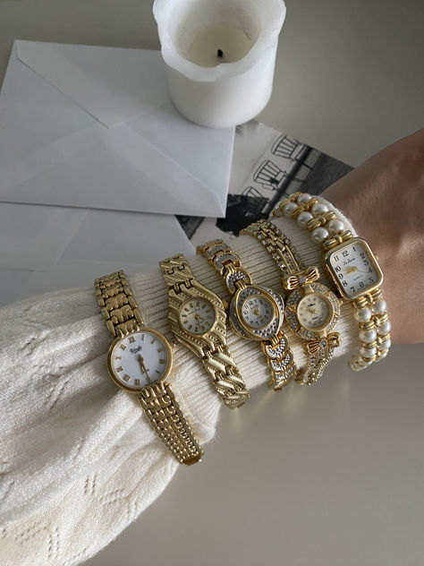 find the most beautiful vintage old money style watches on our website Old Money Jewellery, Old Money Watches, Old Money Accessories, Old Money Watch, Dainty Watches, Old Money Jewelry, Money Accessories, Vintage Old Money, Rich City