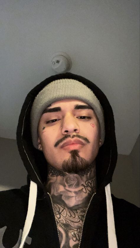 Men With Face Tattoos, Ricky Edgar, Ricky Murda Icons, Mexican Hype House, Hood Guys Mexican, Hood Mexican Boys, Murda Ricky, Hot Hispanic Men, Characters With Tattoos