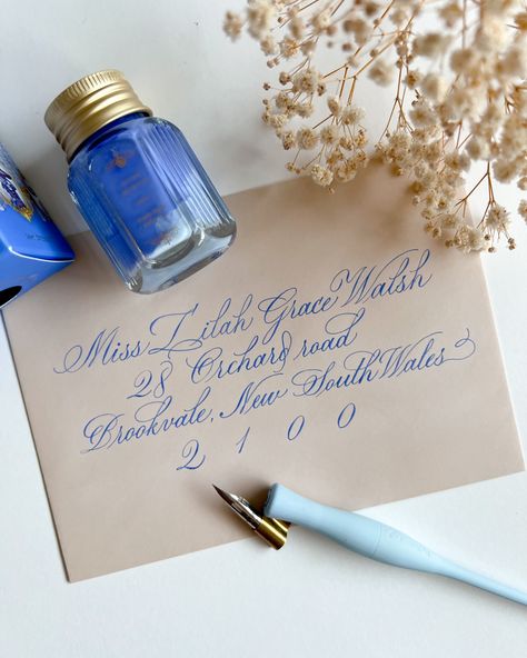 Envelope addressing is a great way to make a special first impression to your guests. Here are some of envelope address ideas for your next special event. If you are interested in any custom order, feel free to send me a dm. Let me know if you have a favourite in the comment below. 😊 Happy Friday ❤️ #calligraphy #sydneycalligrapher #sydneycalligraphy #lettersbykandy #envelope #envelopedesign #envelopecalligraphy #envelopeaddressing #calligraphycommunity #copperplatecalligraphy #calligra... Address Envelopes By Hand, Friday Calligraphy, Envelope Address, Wedding Envelope Calligraphy, Envelope Calligraphy, Calligraphy Envelope Addressing, Minimal Wedding Invitation, Envelope Addressing, Copperplate Calligraphy