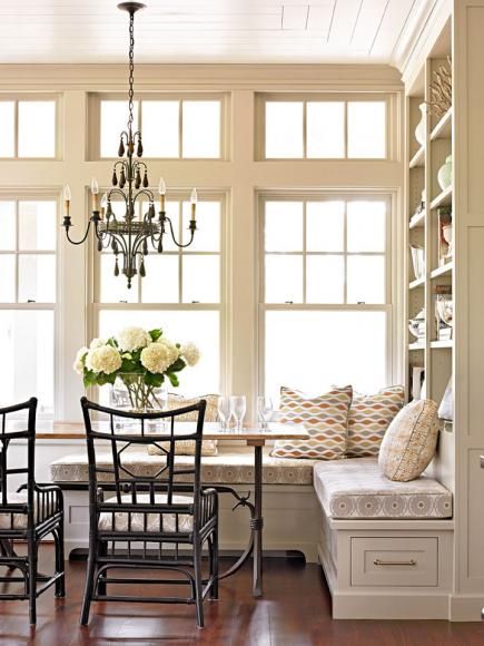 Built In Breakfast Nook, French Country Design, Room Pictures, Top Interior Designers, Home Decorating Ideas, Dining Room Design, Sofas And Chairs, Beautiful Interiors, Design Tips