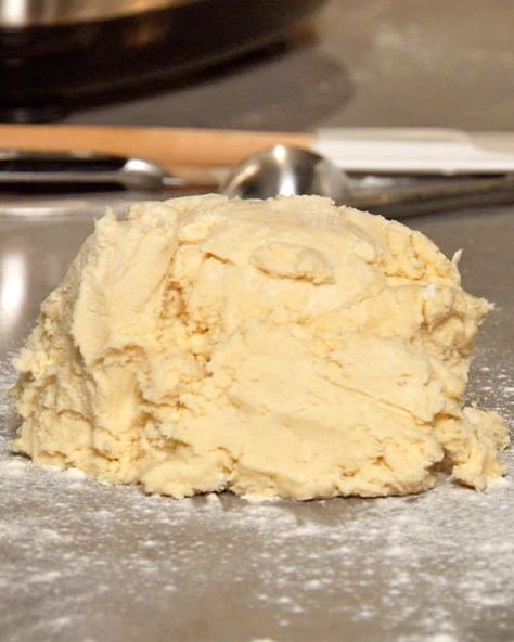 Cream Cheese Pastry Dough - "most forgiving dough to work with" (for hand pies or double crusted 10" pie) Cream Cheese Pastry, Coconut Dessert, Pane Dolce, Cheese Pastry, Cream Cookies, Valentine Cookies, Pie Dough, Köstliche Desserts, Pastry Dough