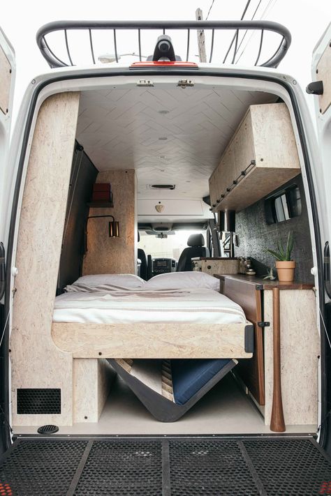 Plywood Van Interior, Osb Cabinets, Caravan Storage, Ducato Camper, Minivan Camper Conversion, Campervan Ideas, Mb Sprinter, Camper Beds, Van Bed