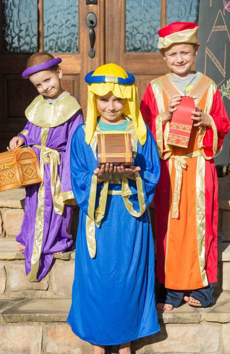 3 Wise Men Costume, Nativity Costumes For Kids, Wisemen Costume, Christmas Waldorf, Christmas Plays For Kids, Wise Man Costume, Jesus Outfit, Biblical Clothing, Christmas Skits