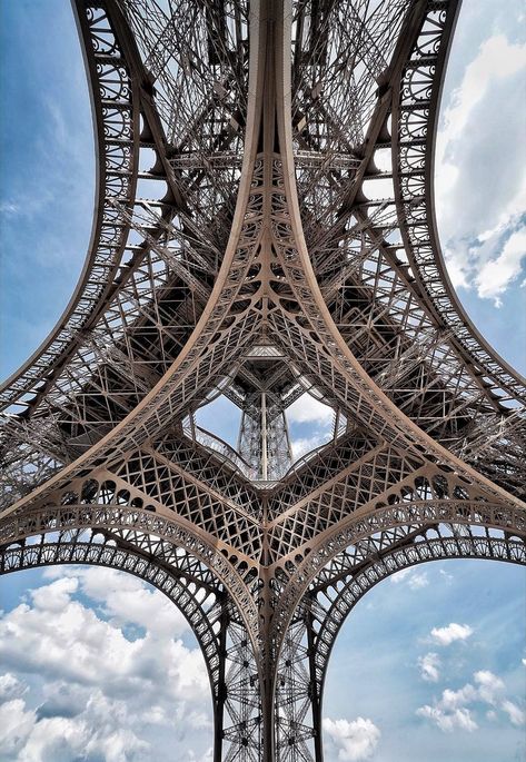 7 Famous Landmarks with Secret Spaces You Probably Didn’t Know About  Eiffel Tower | Location: Paris, France. Photography Via @nlsteven Instagram #arch2o #architecture #eiffel #eiffeltower #design #steel #tower #france #paris #landmark #photography #architecturephotography Gustave Eiffel, Eiffel Tower Architecture, Paris France Photography, World Famous Buildings, Plan Paris, Metal Jacket, Paris Architecture, Famous Architecture, Secret Space