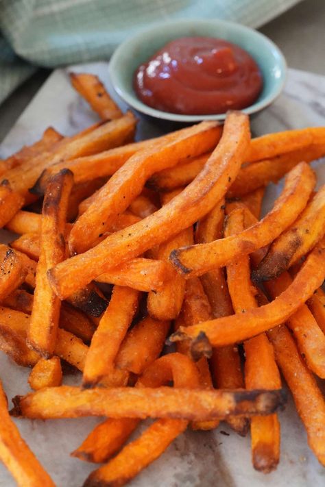 Air Fryer From Frozen, Whimsical Bakery, Sweet Patato, Fries In The Air Fryer, Frozen Sweet Potato Fries, Mcdonalds Fries, Freeze Sweet Potatoes, Crispy Sweet Potato Fries, French Fries Recipe