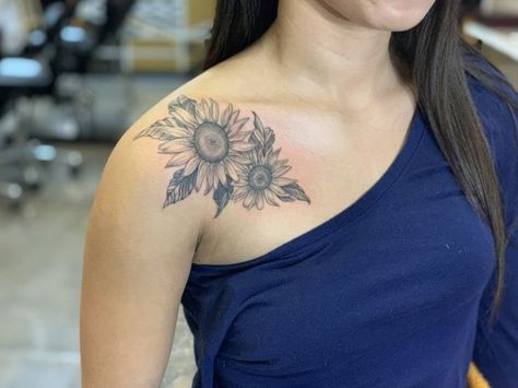 10 Best Sunflower Tattoo Ideas - Top Beauty Magazines Sternum Tattoos, Tattoo Sunflower, Shoulder Cap Tattoo, Sunflower Tattoo Sleeve, Sunflower Tattoo Shoulder, Tattoo Shoulder, Bone Tattoos, Flower Tattoo Shoulder, Sunflower Tattoos