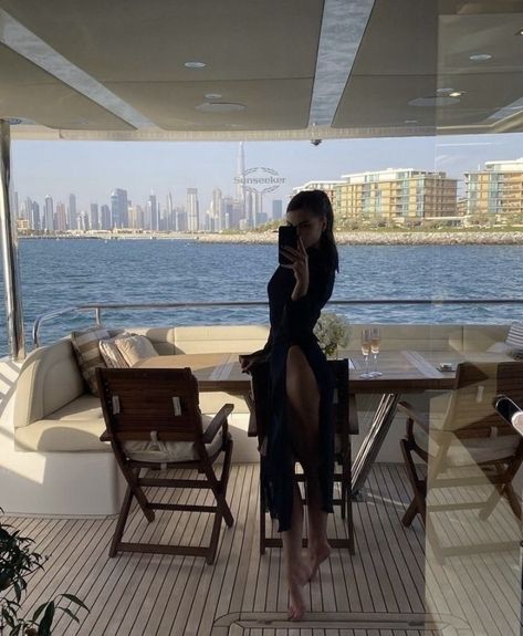 What To Wear On A Boat, Photo Inspo Summer, Dubai Yacht, Yacht Aesthetic, Outfit Inspo Beach, Addicted Series, Yacht Life, Rich Lifestyle, Luxe Life