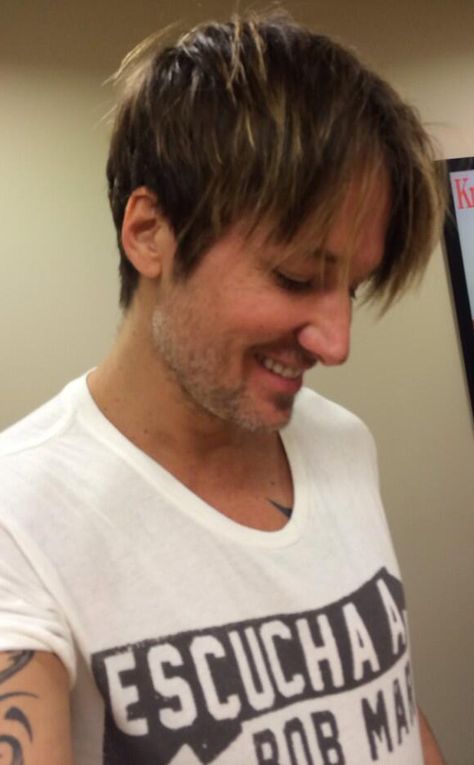 Keith Urban.  Love the haircut. Urban Hairstyles, American Idol Judges, Nicole Kidman Keith Urban, Haircut For Square Face, North Bay, Long Locks, Keith Urban, New Haircuts, Hair Photo