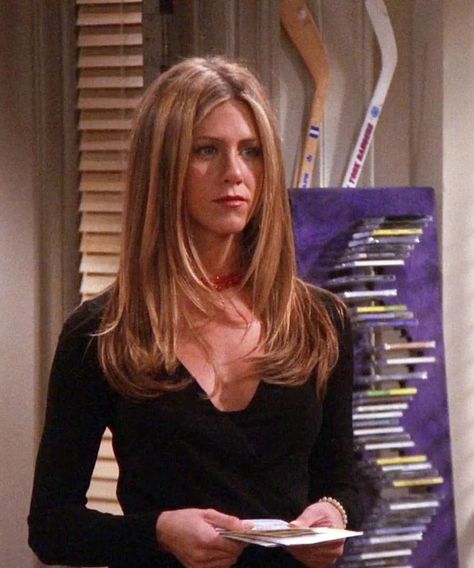 Jennifer Aniston | Rachel Green Green Hair, Rachel Green Hair, Rachel Hair, Jennifer Aniston Hair, 90s Hairstyles, Haircuts Straight Hair, Rachel Green, Brown Blonde Hair, Grunge Hair