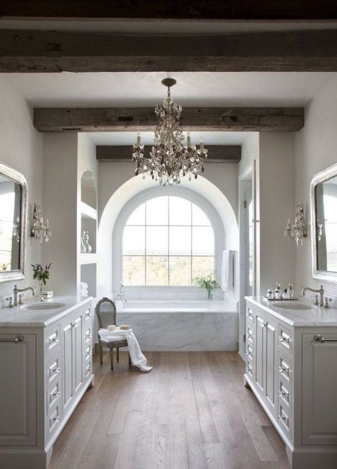 rustic glam bathroom Elegant Bathroom Design, Glam Bathroom, Bathroom Master, Mediterranean Interior, Large Bathroom, Mediterranean Decor, Rustic Glam, Trendy Bathroom, Dream Bathrooms