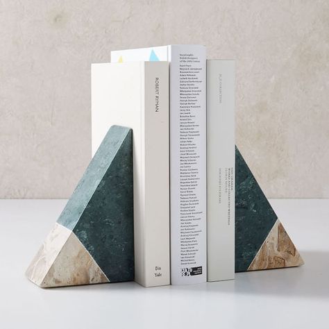 Best Housewarming Gifts Glass Shadow Box, Diy Luminaire, Modern Bookends, Agate Bookends, Concrete Crafts, Book Holders, Plywood Furniture, Key Details, Office Accessories