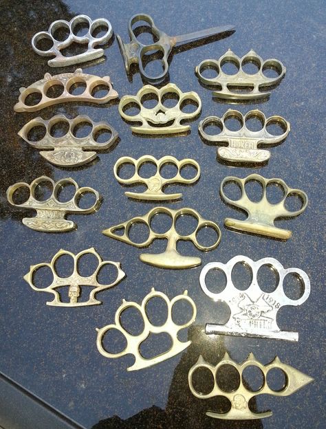 Brass knuckles are wearable weapons. Generally worn around the knuckles, they are used to deliver a powerful punch. They are made of metal, and hence, you can expect them to be extremely powerful. The punch is often too brutal. Knuckle Dusters, Archery Tips, Brass Knuckle, Knuckle Duster, Pretty Knives, Cool Knives, Team 7, Wooden Jewelry, Tactical Gear