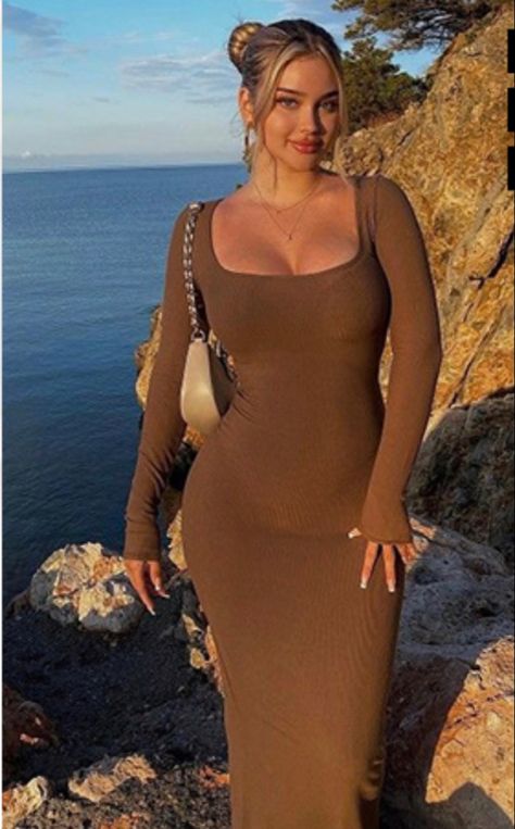 Bodycon Dress For Winter, Long Ribbed Dress Outfit, Long Knit Dress Outfit, Long Tight Dress Outfit, Brown Bodycon Dress Outfit, Brown Long Sleeve Outfit, Body Con Dress Outfit Casual, Long Bodycon Dress Outfit, Ribbed Dress Outfit