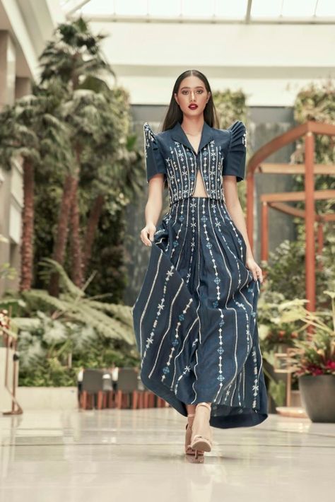 The year of the modern Filipiniana | Inquirer Lifestyle Philippiniana Dress, Oath Taking Outfit Women Filipiniana, Filipiniana Outfit Ideas, Oath Taking Outfit Women, Modern Filipiniana Outfit, Gown Filipiniana, Bolero Outfits, Filipiniana Dress Modern Philippines, Filipiniana Outfit