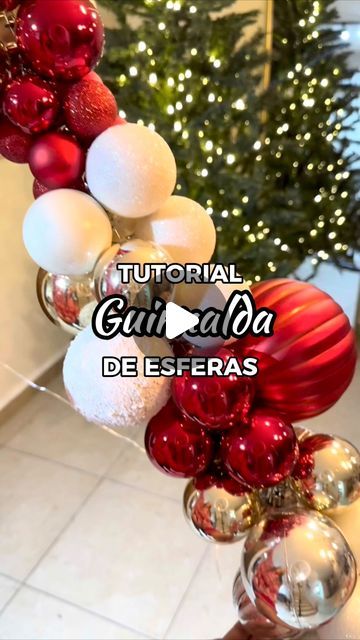 Ornament Garland Diy, Christmas Tree Inspiration Simple, Giant Nutcracker, Nutcracker Diy, Diy Natal, Xmas Decorations Diy, Ideas Navideñas, Festive Centerpieces, Creative Christmas Trees