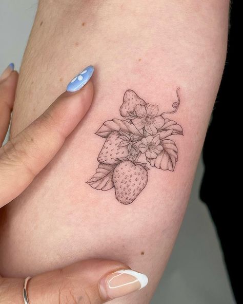 Fruit Sleeve Tattoo, Dried Flowers Tattoo, Strawberry Tattoo Black And White, Strawberry Flower Tattoo, Wild Strawberry Tattoo, Strawberry Plant Tattoo, Fruits Tattoo, Cottagecore Tattoo, Blackberry Tattoo