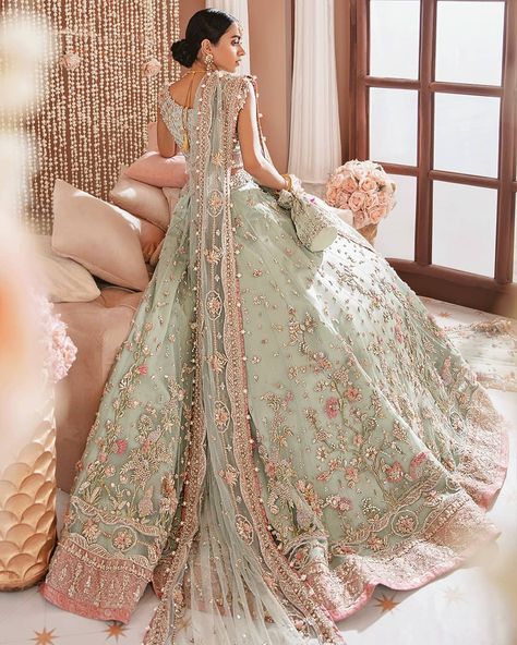 Zaha on Instagram: “Meticulously handcrafted and pushing the boundaries of bridal wear with incandescent and ethereal ensembles, Zaha Couture brings elegance…” Pakistani Bridal Dress, Walima Dress, Desi Wedding Dresses, Asian Bridal Dresses, Asian Wedding Dress, Bridal Dresses Pakistan, Salwar Kamiz, Bridal Dress Fashion, Indian Bridal Dress