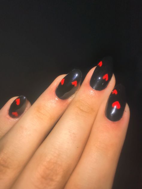 Black And Red Hearts Nails, Red Nails With Black Heart Design, Black And Red Nail Polish, Red With Black Heart Nails, Black And Red Valentines Nails Short, Valentines Nails With Black, Red And Black Nails Heart, Red And Black Nails Valentines, Black Nails Red Heart