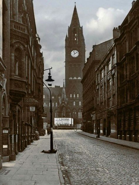 Brazennose Street towards Albert Square, Manchester, England, United Kingdom, 1939, photographer unknown. North England, Manchester Street, City Ideas, Architecture History, Manchester England, Salford, Uk Photos, Greater Manchester, Architecture Old