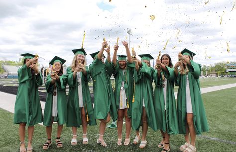 Green Graduation Gown And Cap, Green Graduation Gown, Green Graduation Cap, Graduation Gown And Cap, Gowns Aesthetic, Graduation Cap And Gown, Graduation Photography Poses, Graduation Picture Poses, Graduation Gown