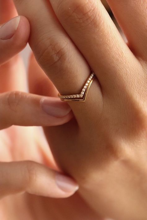 Vintage Rings Gold, Grunge Ring, Engagement Rings Simple, Ring Aesthetic, Aesthetic Gold, Fashion Artist, Rings Aesthetic, Woman Ring, Designer Rings