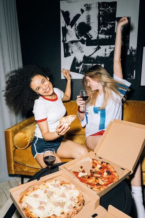 Ultimate Bachelorette Party, Pizza Photo, College Girl Gifts, Eating Pizza, Free Friends, Bachelorette Party Planning, Pizza Party, Ladies Night, College Girls