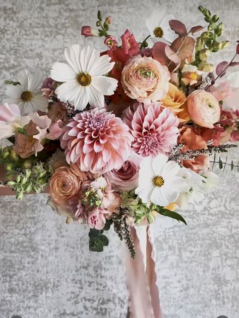 Dalia And Peony Bouquet, Soft Fall Wedding Flowers, Fall Pink Wedding Flowers, Pink Fall Bridal Bouquet, Italian Wedding Flowers Bouquets, Fall Pink Flowers, Daliah Bouquet, Wildflower Wedding Mood Board, Dalia Wedding Decoration