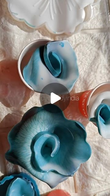 Resin Designs Ideas, How To Make Resin Flowers, Resin Design Ideas, Resin Flower Art, Resin Art Flower, Resin Art Ideas, Resin Bowls, Diy Resin Phone Case, Resin Clock