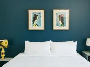 Browse Photos with "Moscow Midnight", a Sherwin-Williams Paint Color | Apartment Therapy Deep Sea Dive Sherwin Williams, Sherwin Williams Moscow Midnight, Bedroom Sherwin Williams, Moscow Midnight, Color Apartment, Privacy Shades, Four Poster Bed, Sherwin Williams Paint Colors, Tiny Bedroom