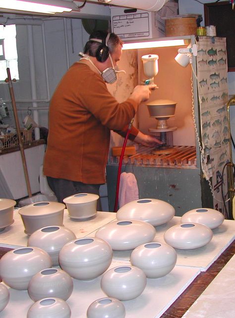 White earthenware clay pots Terra-sigillata is applied Bisque firing Salt Fired Pottery, Terra Sigillata Pottery, Saggar Pottery, Ceramic Containers, Pastel Palettes, Terra Sigillata, Ceramics Pottery Bowls, Pottery Kiln, Ceramic Tools