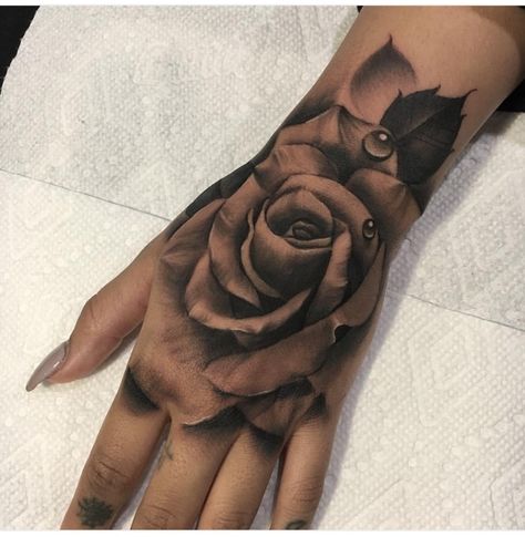 PINNED BY: @LOVEMEBEAUTY85 Tiny Tattoo, Cat Tattoos, Tattoo Main, White Flower Tattoos, Tattoo Design For Hand, Rose Hand Tattoo, Hand Tats, Hand Tattoos For Women, Rosen Tattoo