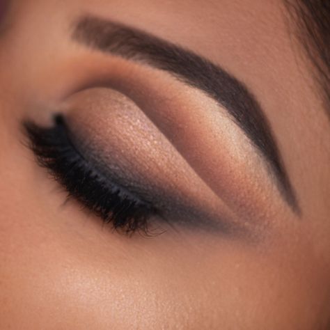 Glam Smokey Eye Makeup Hooded Eyes, Soft Glam Makeup Looks Green Eyes, Nude Smokey Eye Makeup Brown Eyes, Ombre Makeup Looks Eyes, Brown Smokey Cat Eye Makeup, Full Face Makeup Glam Brown Eyes, Eye Crease Makeup, Fall Soft Glam Makeup, Prom Makeup For Hazel Eyes Full Face