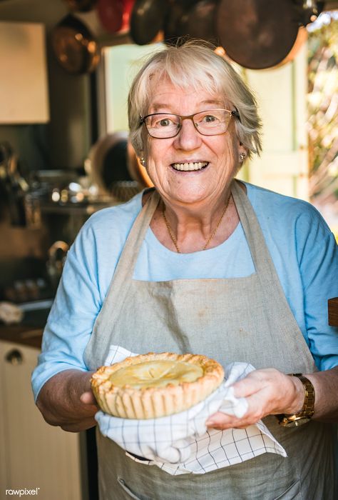 A grandmother carrying homemade fruit pie food photography recipe idea | premium image by rawpixel.com / Teddy Rawpixel Grandma Cooking Photography, Grandma Character Inspiration, Grandma Photoshoot, Grandma Photography, Pie Food Photography, Grandmother Photography, Random Woman, Grandma Kitchen, Sweet Grandma