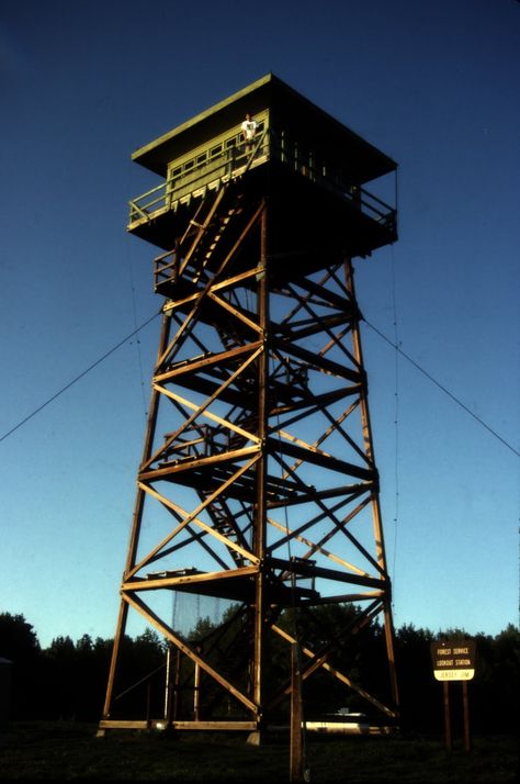 Fire Lookout Towers - Google Search Watch Tower House, Fire Tower House, Tower House Plans, House Plans Florida, Firewatch Tower, Fire Lookout Tower, Fire Watch, Fire Lookout, Fire Tower