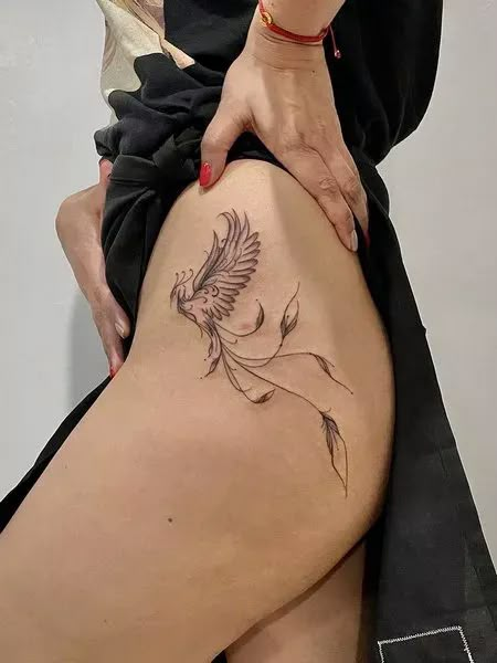 Phoenix Hip Tattoo, Phoenix Tattoo For Women, Tattoo For Women Ideas, Phoenix Feather Tattoos, Tato Phoenix, Phoenix Tattoo Ideas, Phoenix Tattoo Feminine, Small Phoenix Tattoos, Hip Tattoo Designs