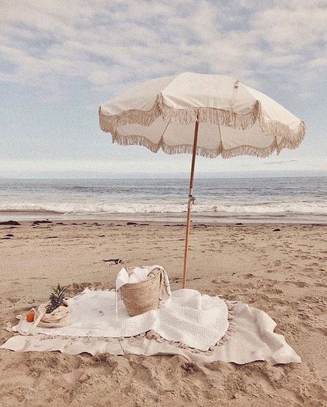 Spending my Summer holiday re charging - whatcha doing? . . . . . . . . . . #summertime #summertimehappiness #summertimevibes #beachvibes Martin Munkacsi, Image Zen, Holiday Aesthetic, Yennefer Of Vengerberg, Gabriel Garcia Marquez, 背景 シンプル, Beach Lifestyle, Beige Aesthetic, Jolie Photo