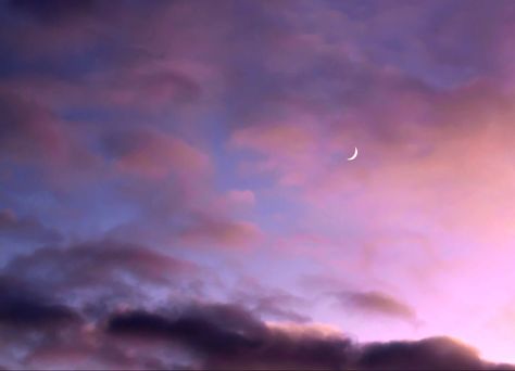 Lilac sky with grey clouds hovering under a crescent moon City View Apartment, Lilac Sky, Pretty Skies, Sky Moon, Purple Sky, Pretty Sky, Aesthetic Iphone, Sky Aesthetic, Aesthetic Iphone Wallpaper