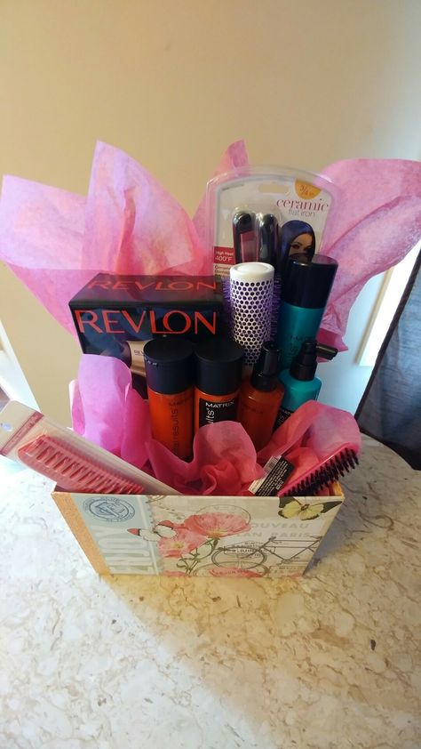 Hair Salon fundraiser gift basket! Hair Accessories Gift Basket, Salon Basket Giveaway, Beauty Raffle Basket Ideas, Hair Salon Raffle Ideas, Salon Gift Basket Ideas, Hair Care Gift Basket Ideas, Hair Gift Basket Ideas, Hair Product Gift Basket, Ballroom Birthday Party