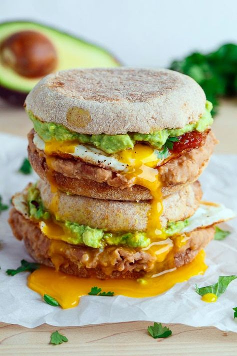 Huevos Rancheros Breakfast Sandwich Huevos Rancheros Breakfast, Sandwich Vegetarian, Best Breakfast Sandwich, Breakfast Sandwich Recipes, Breakfast Brunch Recipes, Breakfast Time, Breakfast Sandwich, Breakfast Dishes, Best Breakfast