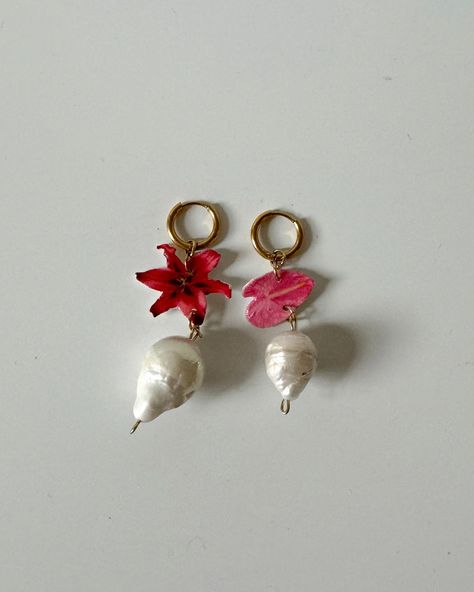 fruity florals & baroque pearl earrings ⭐️🌺💐🌸 #baroquepearl #pearljewellery #handmadejewellery #anthurium #orchid #lilies Flamingo Lily, Lily Earrings, Orchid Earrings, Baroque Pearl Earrings, Handmade Flower, Flower Charm, Handmade Flowers, Baroque Pearls, Flamingo