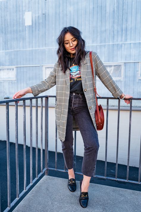 Effortless Edgy Outfits, Kate Ogata, Girly Grunge, Loafers Outfit, Pastel Outfit, Blazer Outfit, Elegante Casual, Checked Blazer, Outfit Trends