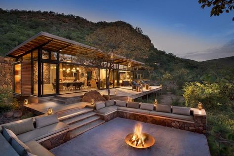 Modern Mountain House, Luxury Safari Lodge, Modern Lodge, Types Of Fire, Modern Mountain Home, Luxury Safari, Safari Lodge, Modern Mountain, Mountain Lodge