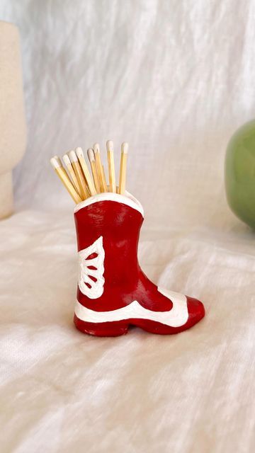 Sculpd | Craft Reinvented on Instagram: "Stepping into the weekend like yee-haw 🤠 #cowboylife #cowboys #cowboyboots #candlemaking #matchstick #airdryclay #pottery #ceramics #weekendvibes #weekendmood" Fimo, Diy Clay Creations, Diy Air Clay Projects, Functional Clay Ideas, Airdrying Clay Projects, Bake Clay Ideas, Diy Crafts Clay, Clay Dishes Diy, Beginners Pottery