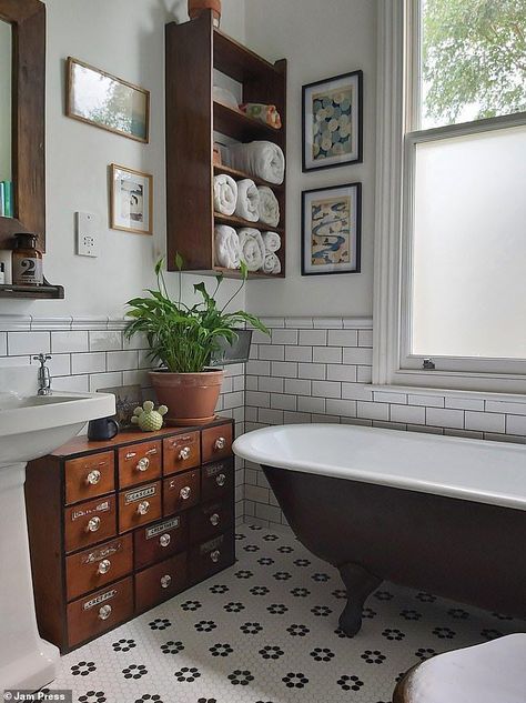 Black White And Wood Bathroom Ideas, Simple Vintage Bathroom, Vintage Traditional Bathroom, Cottage Bathroom Ideas Farmhouse, 1912 Bathroom, Small Victorian Bathroom Ideas, 1915 House Interior, Vintage Bathroom Remodel Ideas, Bungalow Bathroom Remodel