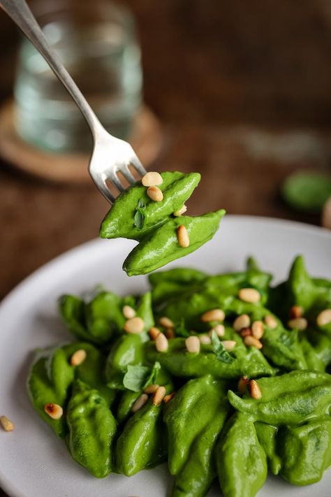 Spinach Powered Pasta | Pick Up Limes Super Green Pasta, Making Pasta From Scratch, Pasta From Scratch, Green Pasta, Making Pasta, Green Sauce, Butter Beans, Super Greens, Agave Syrup