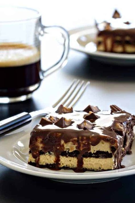 Peanut butter cup eclair cake is everything a chocolate and peanut butter lover could want in a dessert. Plus it's no-bake - perfect for summer! Peanut Butter Eclair, Eclair Cake Recipes, Butter Desserts, Eclair Cake, Peanut Butter Desserts, Chocolate And Peanut Butter, Peanut Butter Lovers, Peanut Butter Cup, Peanut Butter Recipes